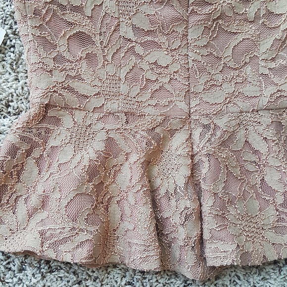 💎 Peplum Lace Top 💎 - Picture 3 of 7
